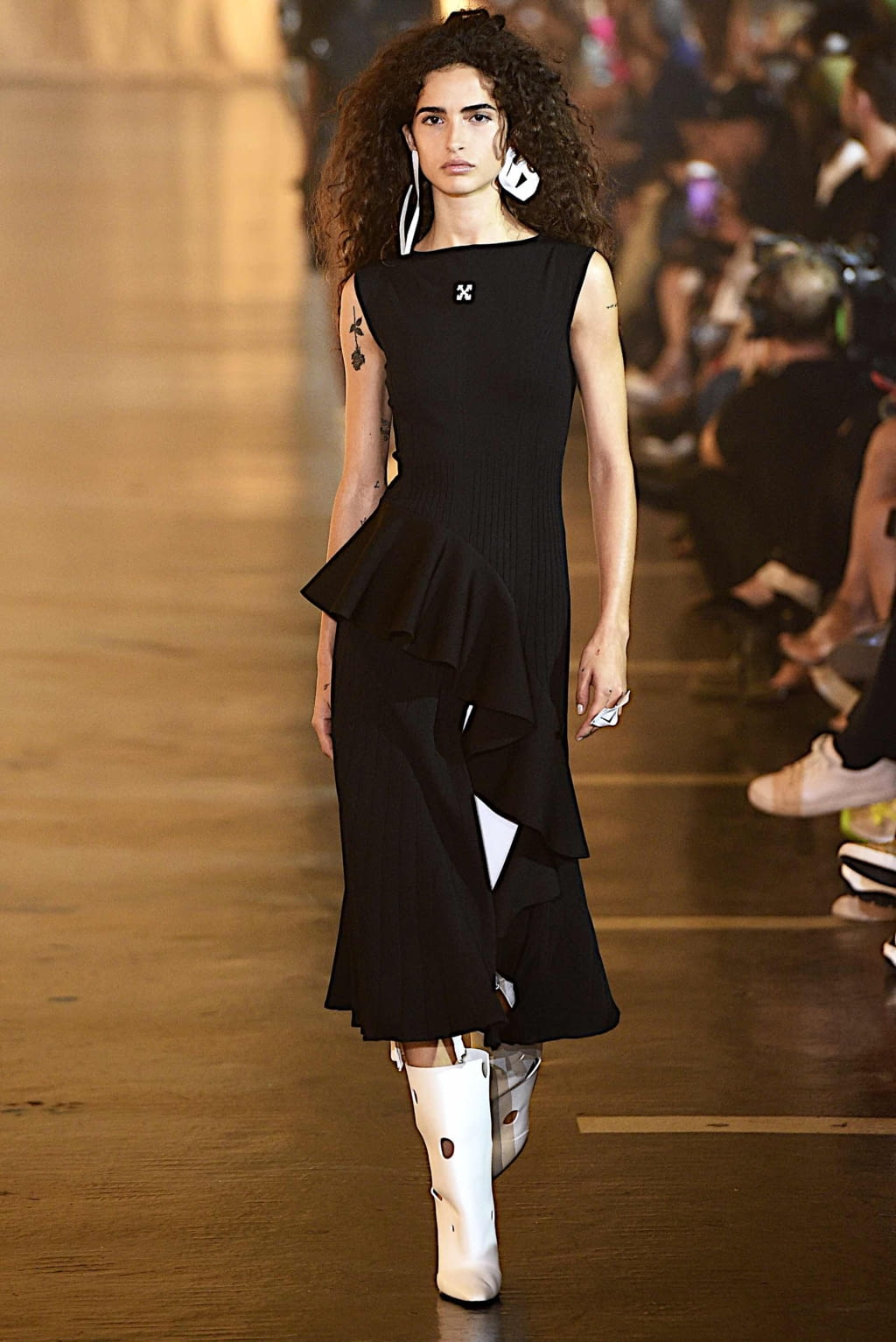 Fashion Week Paris Spring/Summer 2020 look 15 from the Off-White collection 女装