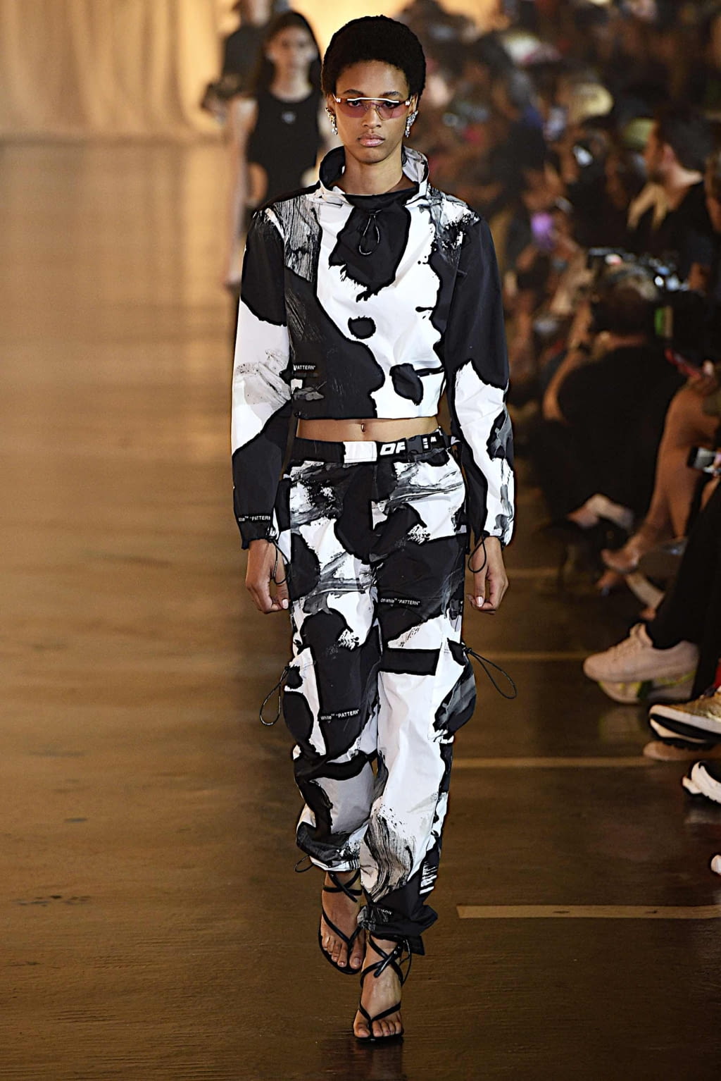 Fashion Week Paris Spring/Summer 2020 look 17 from the Off-White collection 女装