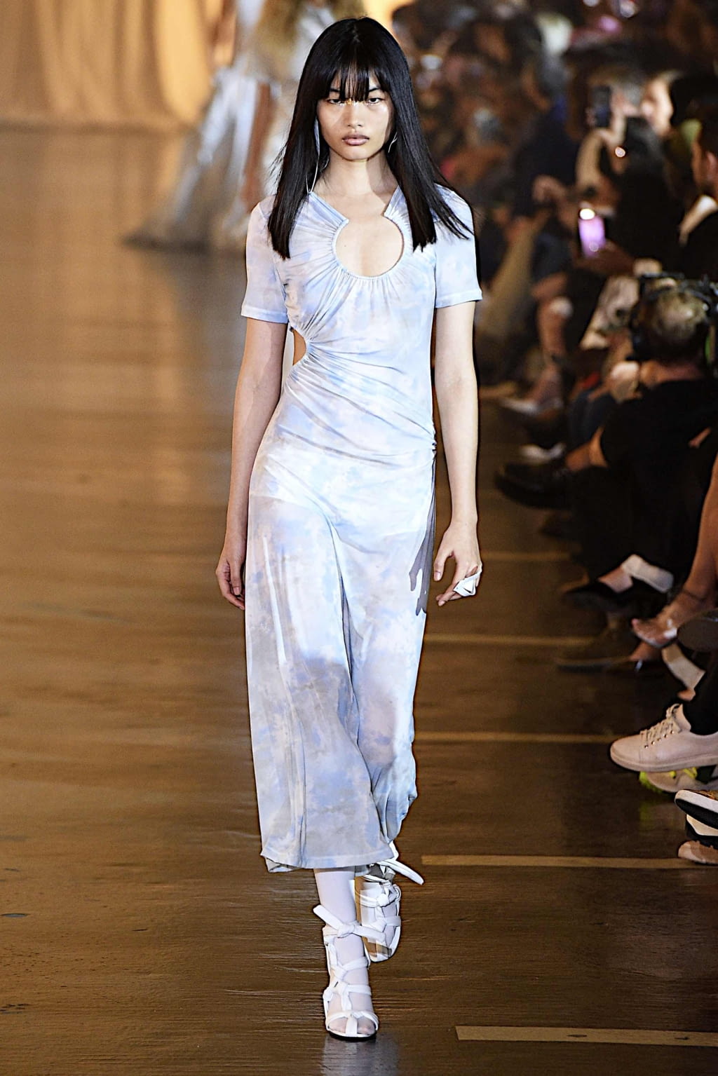 Fashion Week Paris Spring/Summer 2020 look 30 from the Off-White collection 女装