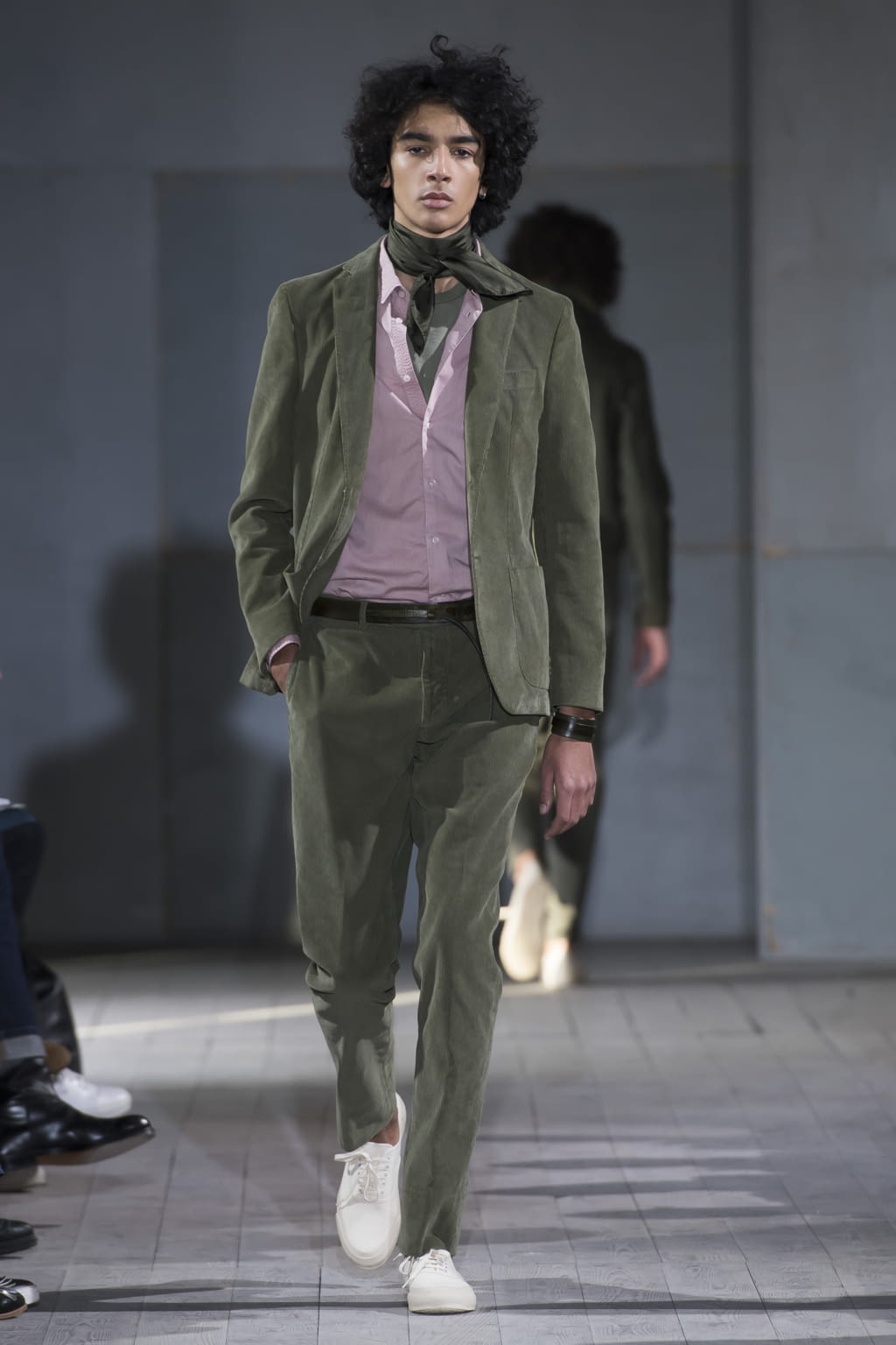 Fashion Week Paris Fall/Winter 2017 look 13 from the Officine Générale collection menswear