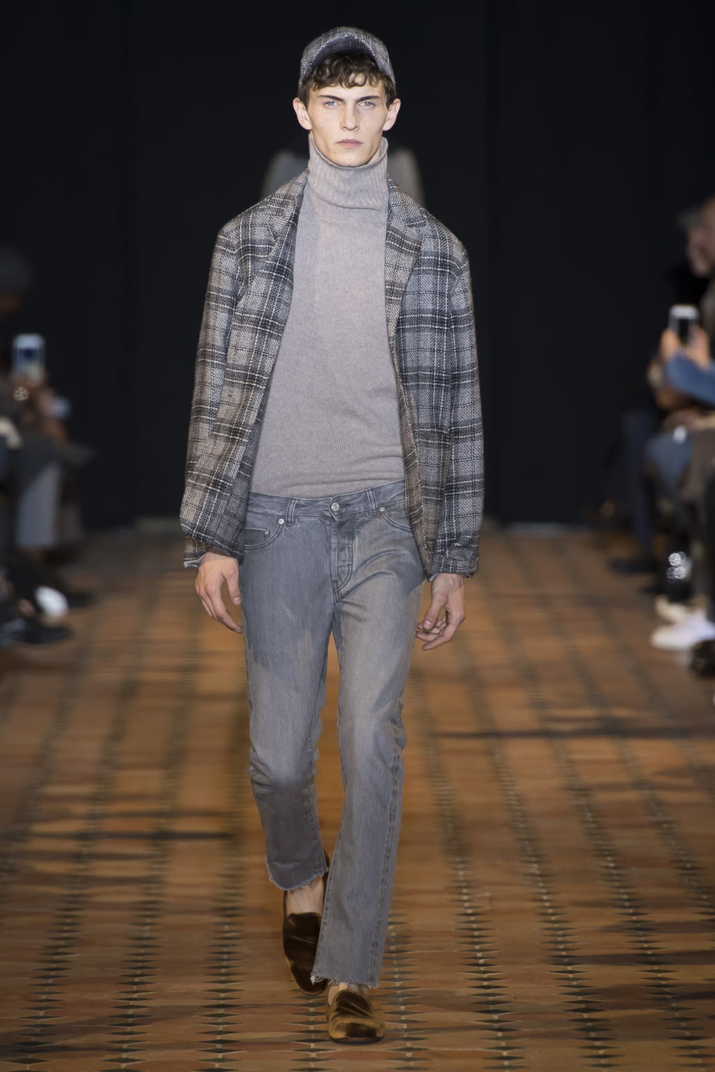Fashion Week Paris Fall/Winter 2018 look 2 from the Officine Générale collection menswear