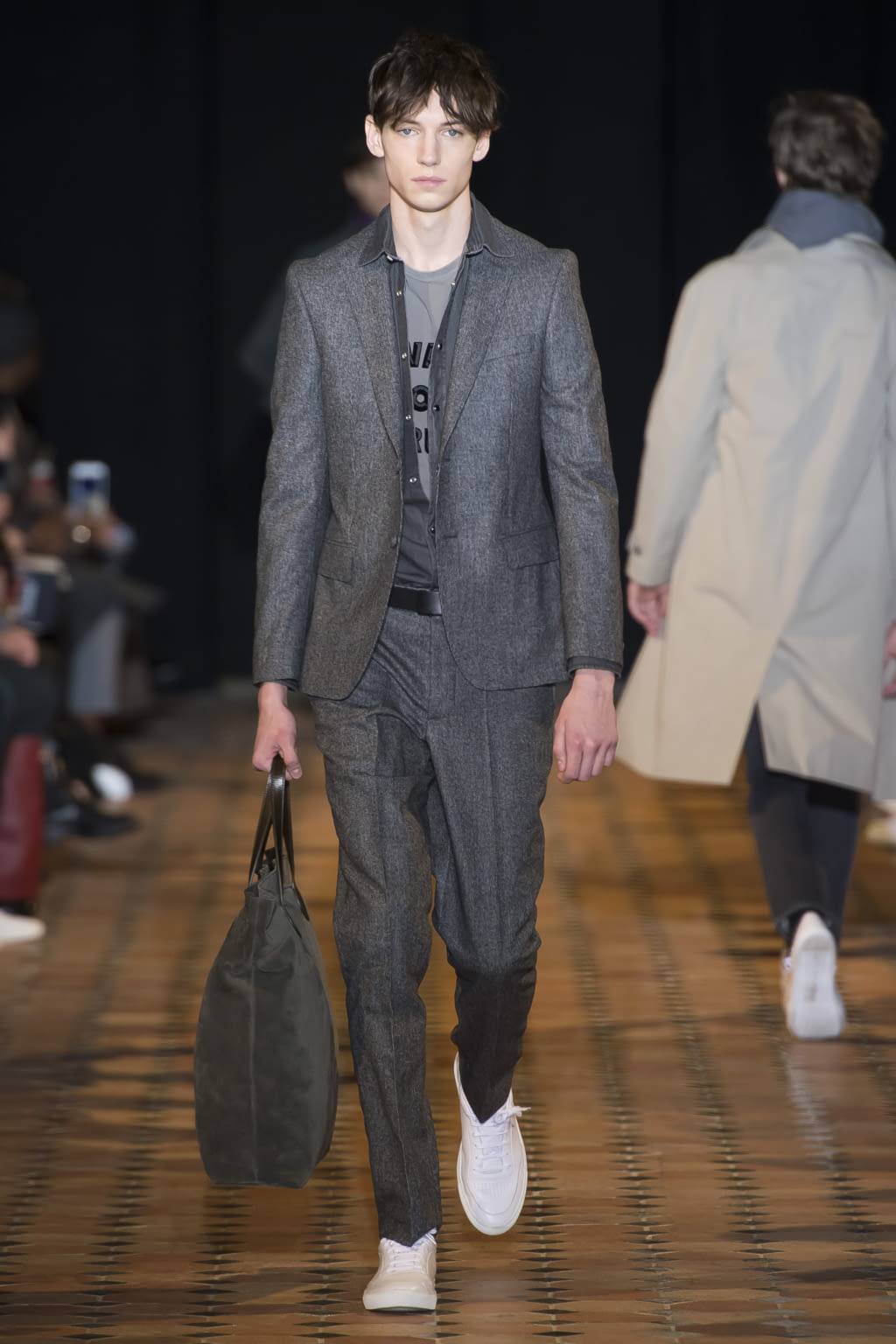 Fashion Week Paris Fall/Winter 2018 look 6 from the Officine Générale collection menswear