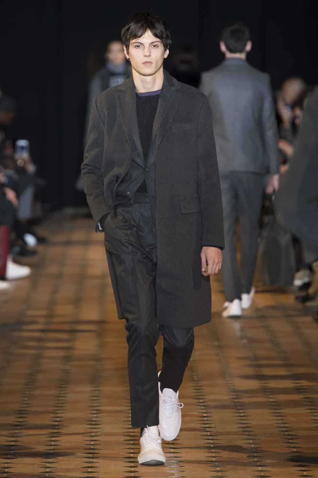 Fashion Week Paris Fall/Winter 2018 look 8 from the Officine Générale collection menswear