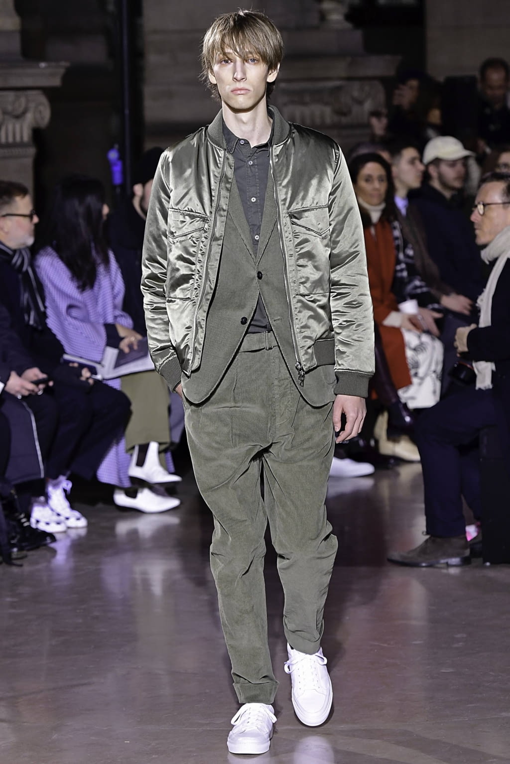 Fashion Week Paris Fall/Winter 2019 look 1 from the Officine Générale collection menswear