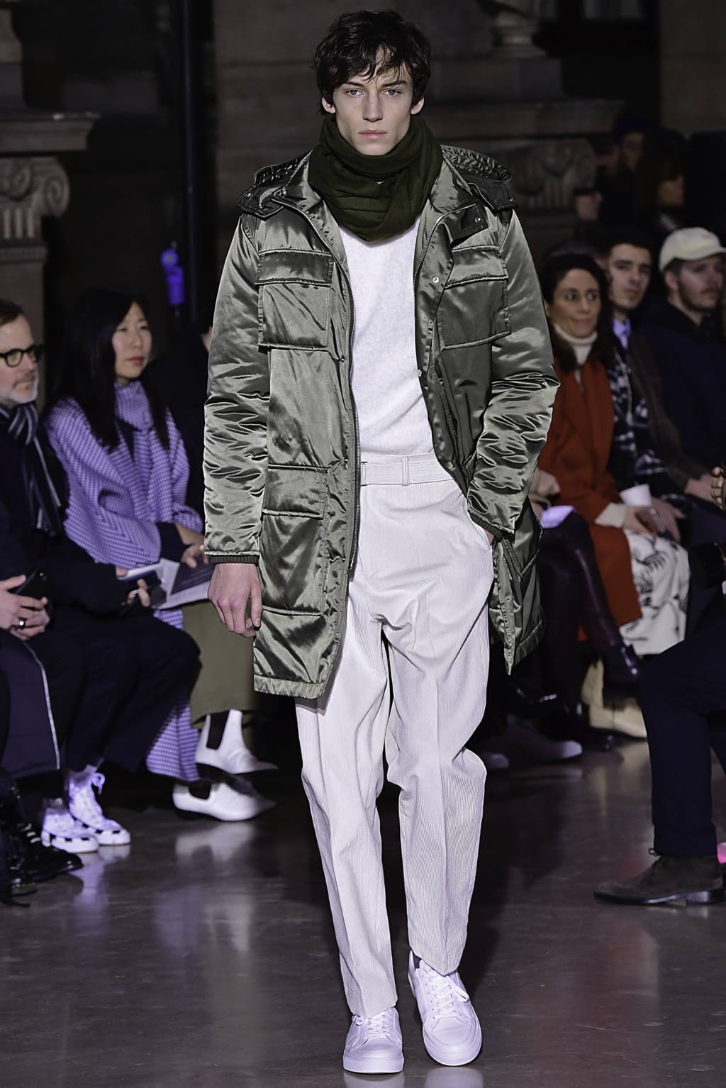 Fashion Week Paris Fall/Winter 2019 look 2 from the Officine Générale collection 男装