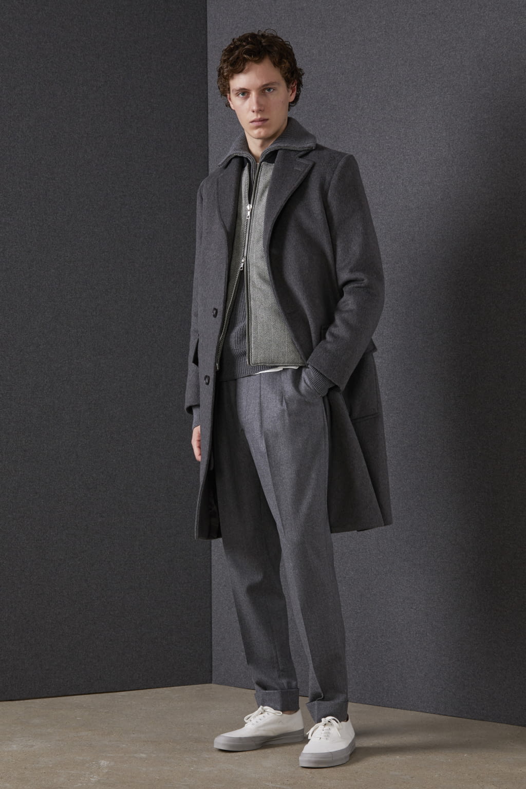 Fashion Week Paris Fall/Winter 2022 look 20 from the Officine Générale collection menswear