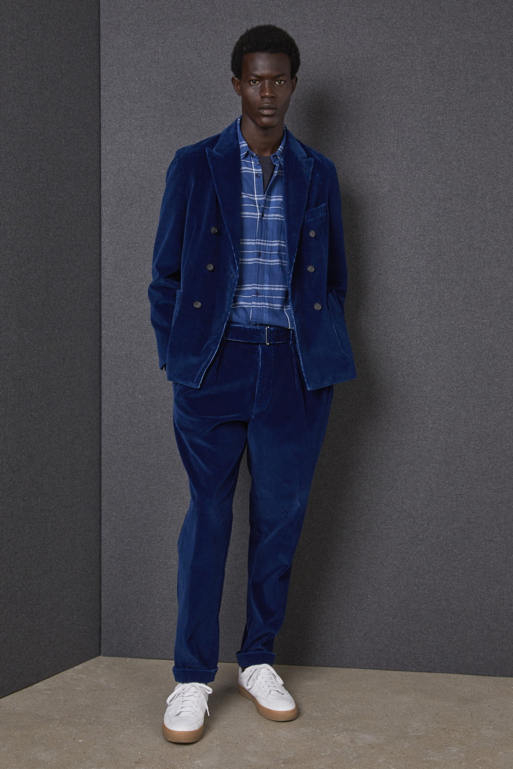 Fashion Week Paris Fall/Winter 2022 look 39 from the Officine Générale collection menswear