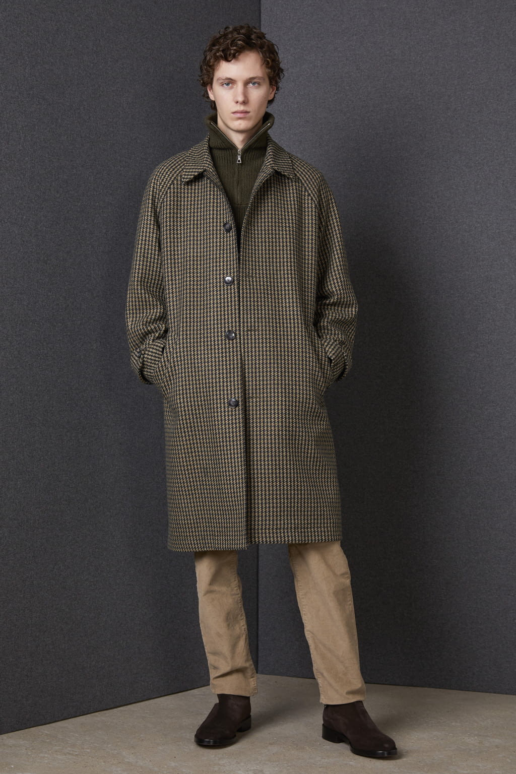 Fashion Week Paris Fall/Winter 2022 look 42 from the Officine Générale collection menswear