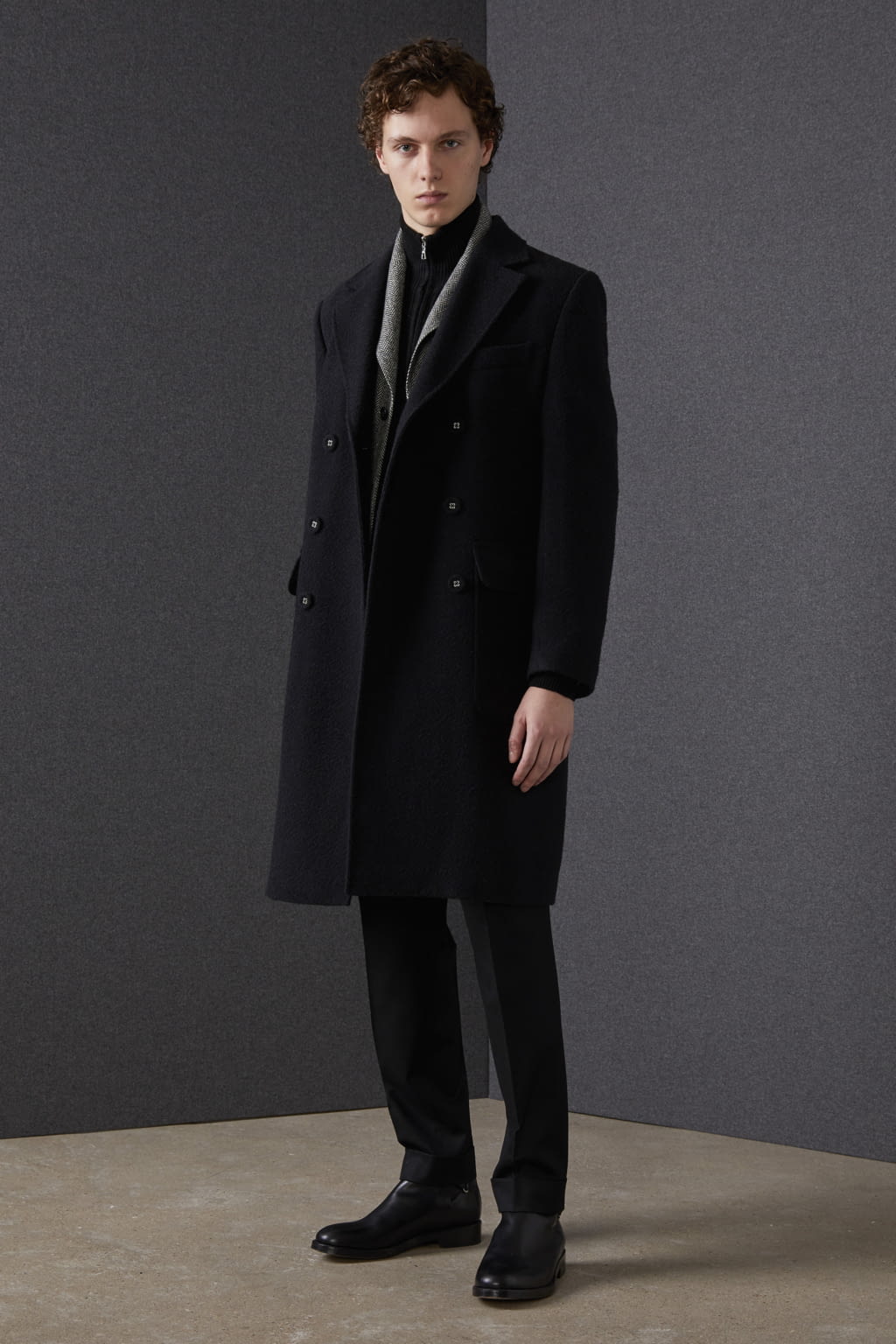 Fashion Week Paris Fall/Winter 2022 look 55 from the Officine Générale collection 男装