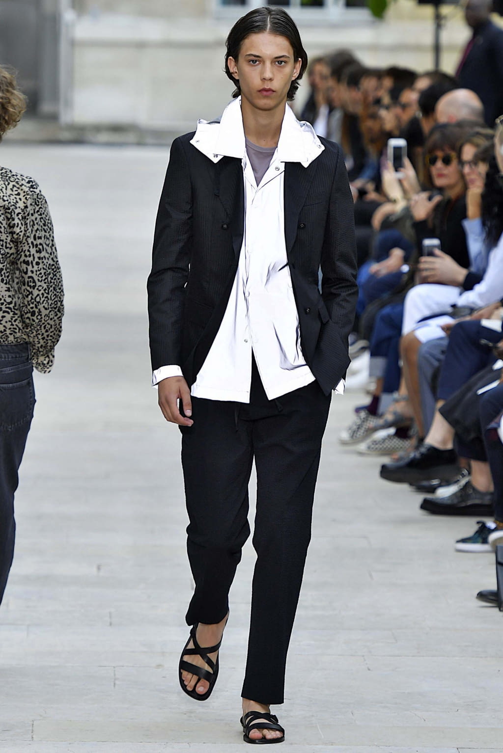 Fashion Week Paris Spring/Summer 2019 look 34 from the Officine Générale collection 男装