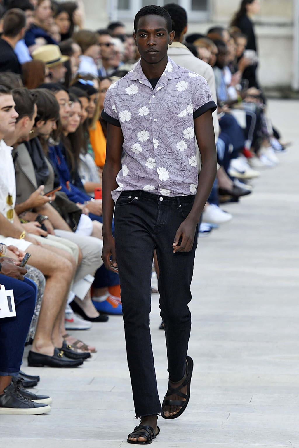 Fashion Week Paris Spring/Summer 2019 look 35 from the Officine Générale collection 男装