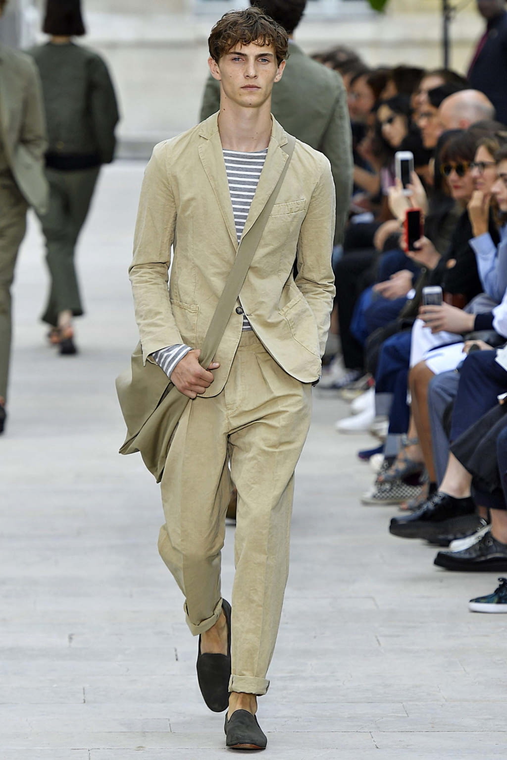 Fashion Week Paris Spring/Summer 2019 look 44 from the Officine Générale collection menswear
