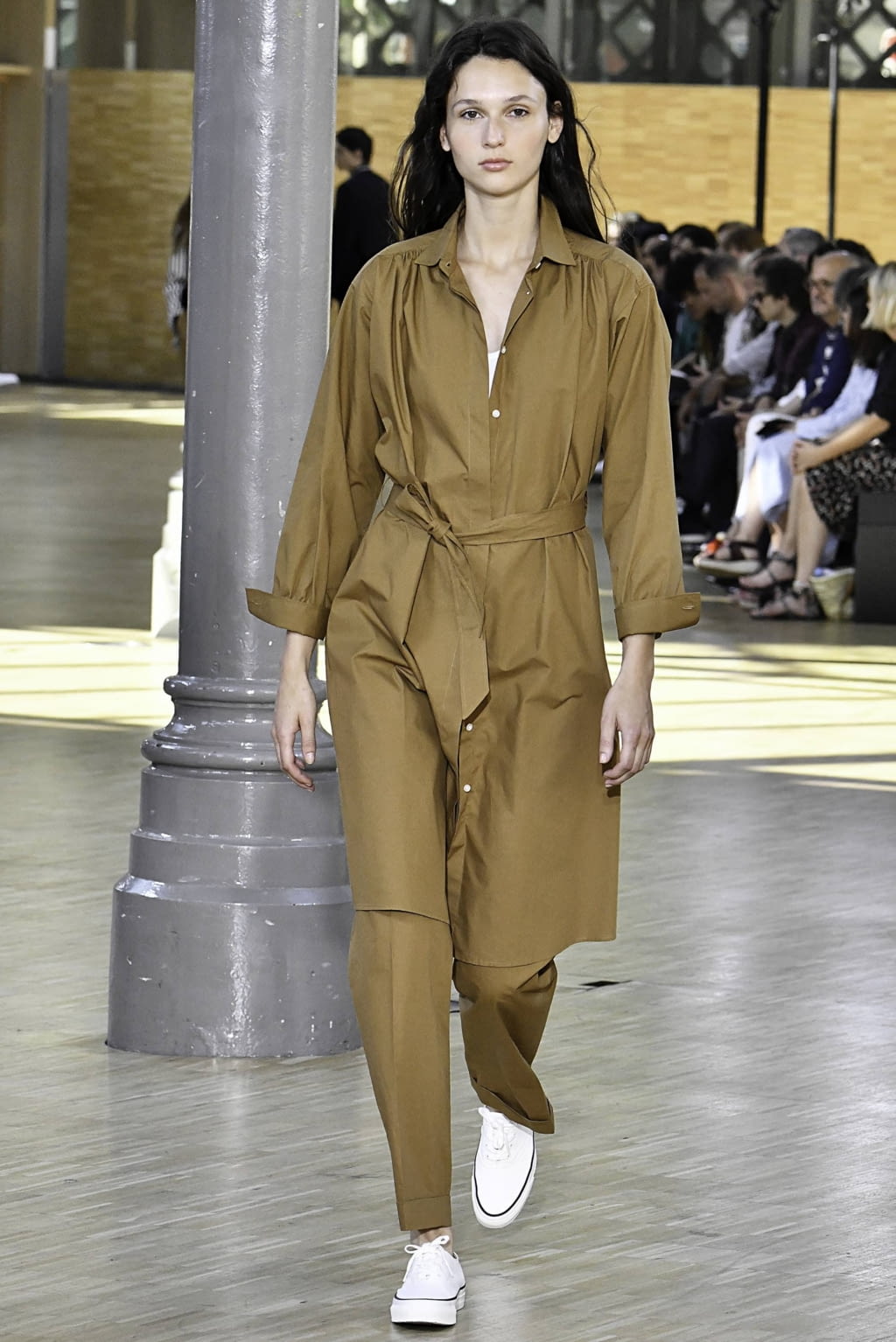 Fashion Week Paris Spring/Summer 2020 look 21 from the Officine Générale collection 男装