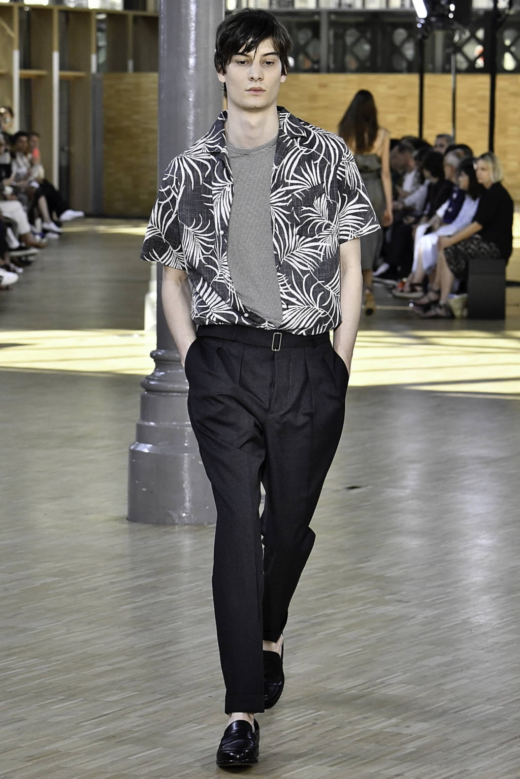 Fashion Week Paris Spring/Summer 2020 look 31 from the Officine Générale collection 男装