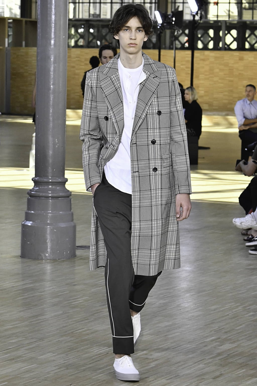 Fashion Week Paris Spring/Summer 2020 look 33 from the Officine Générale collection menswear