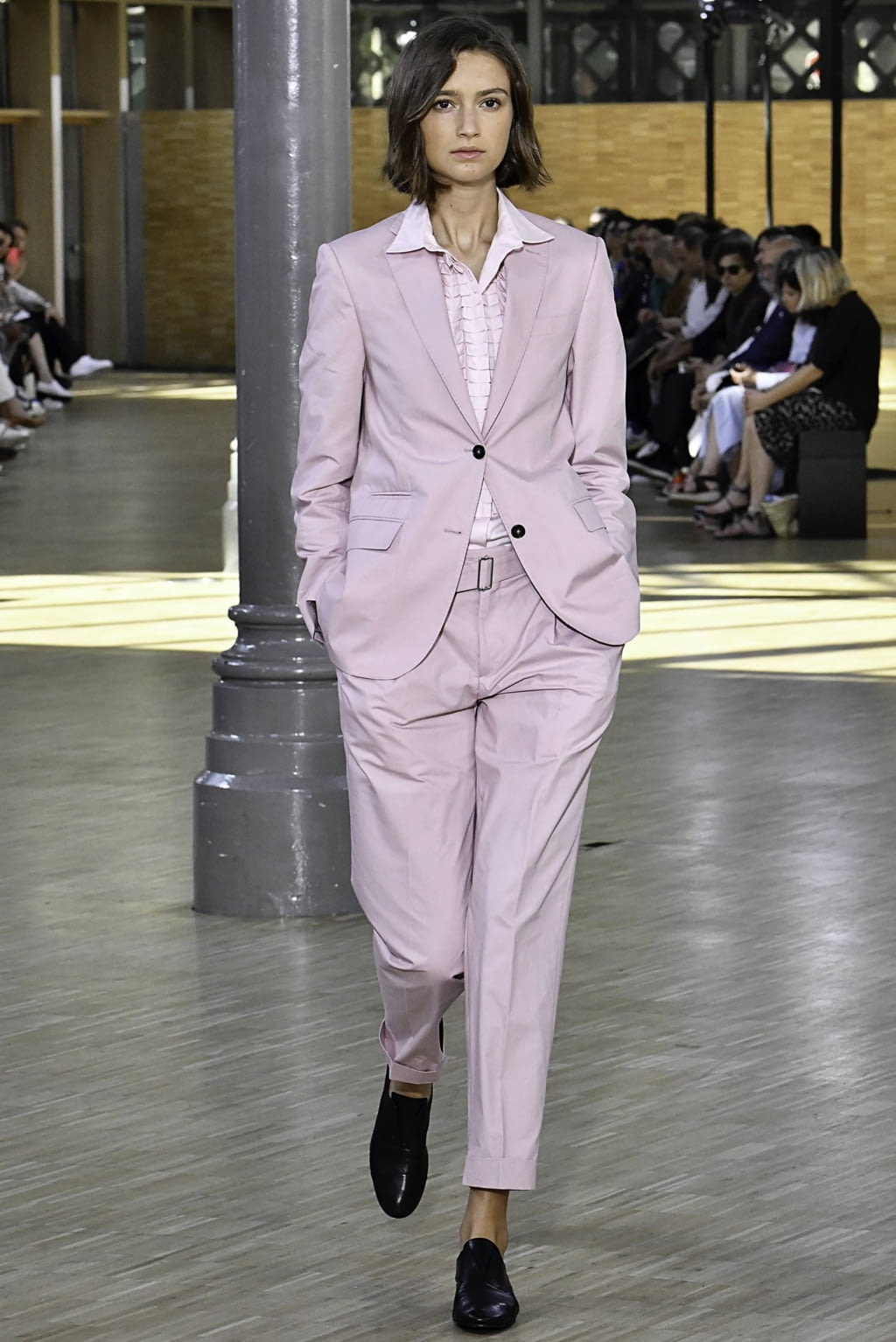Fashion Week Paris Spring/Summer 2020 look 43 from the Officine Générale collection 男装