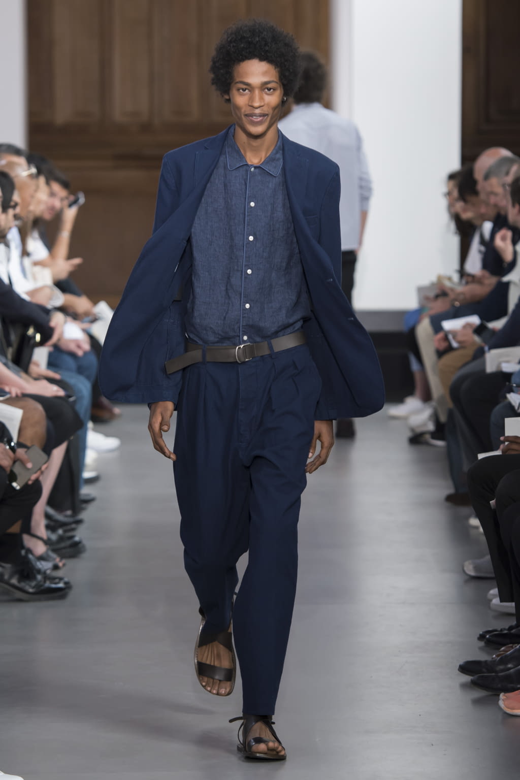 Fashion Week Paris Spring/Summer 2017 look 14 from the Officine Générale collection 男装