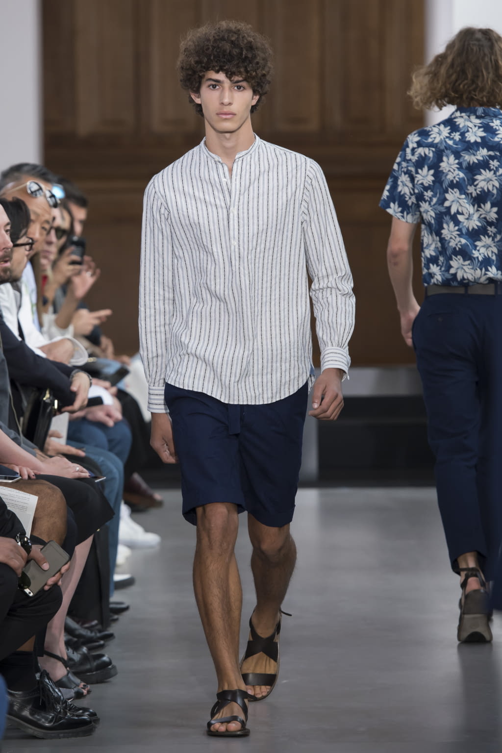 Fashion Week Paris Spring/Summer 2017 look 15 from the Officine Générale collection 男装
