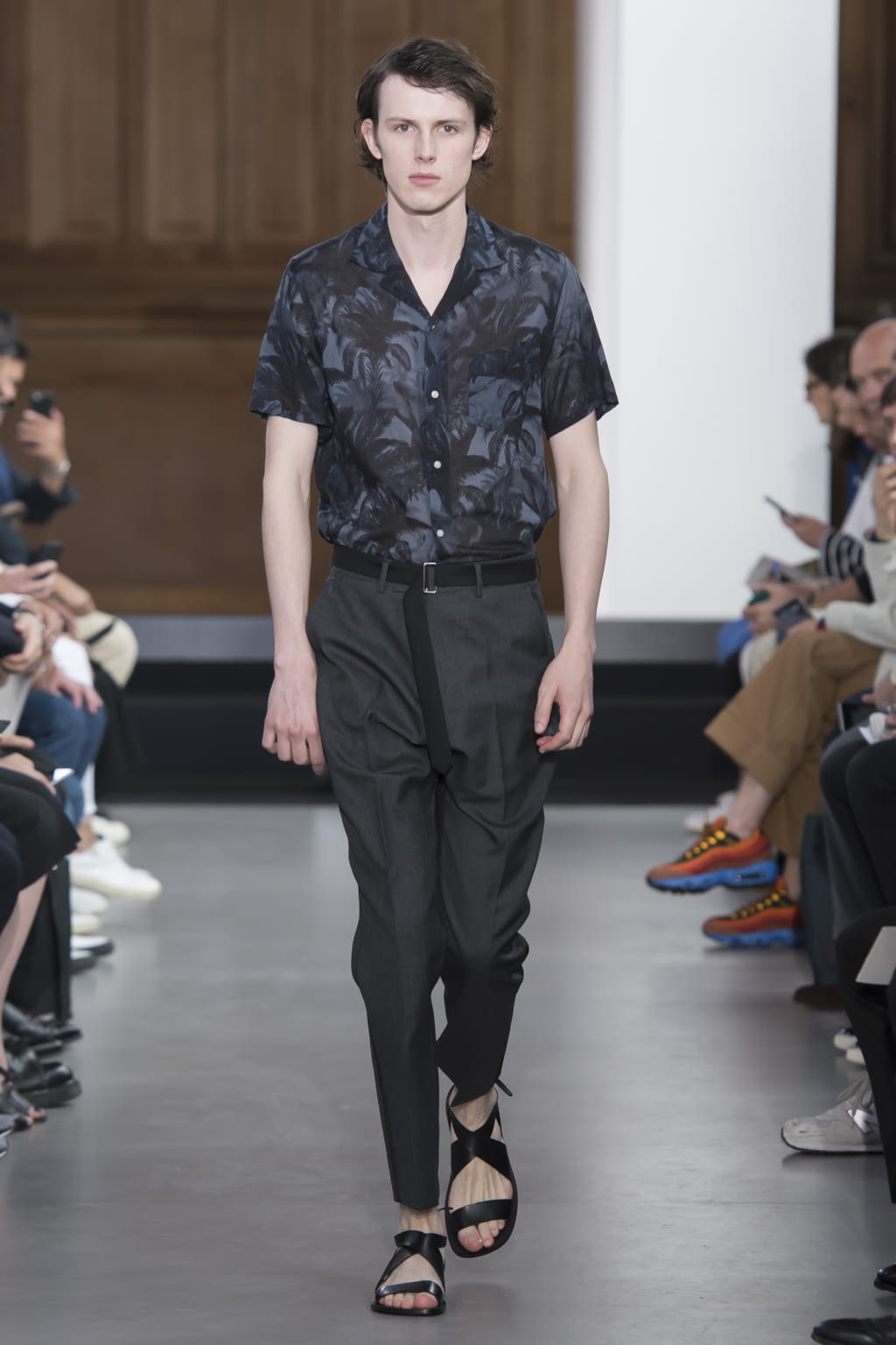 Fashion Week Paris Spring/Summer 2017 look 2 from the Officine Générale collection 男装