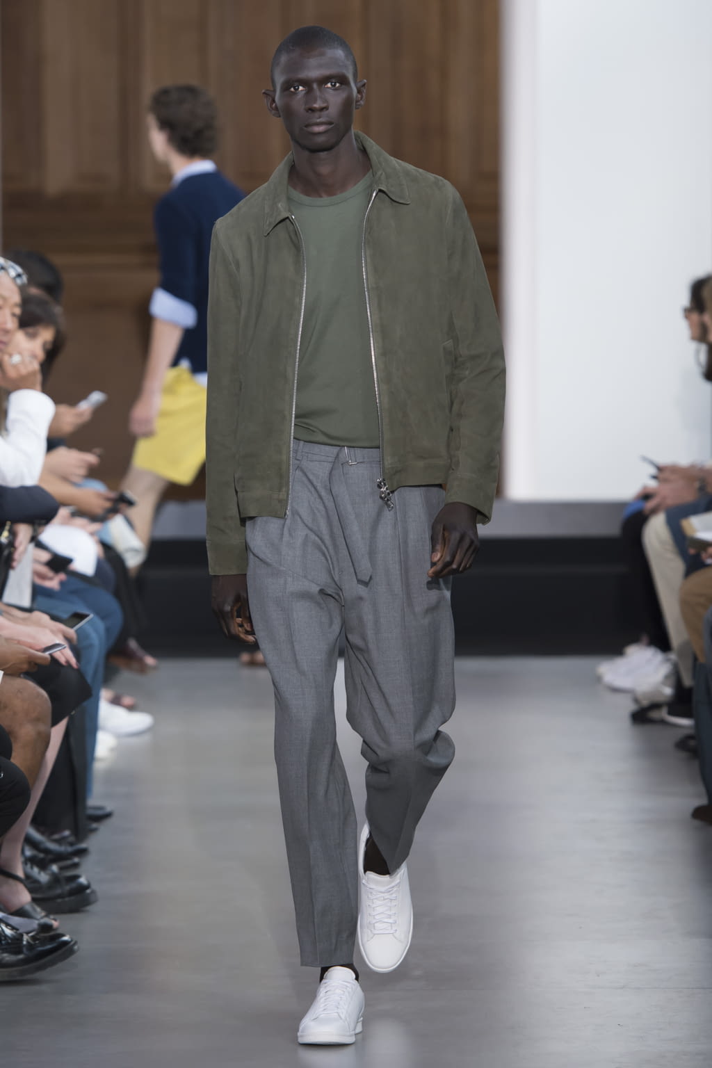 Fashion Week Paris Spring/Summer 2017 look 28 from the Officine Générale collection 男装