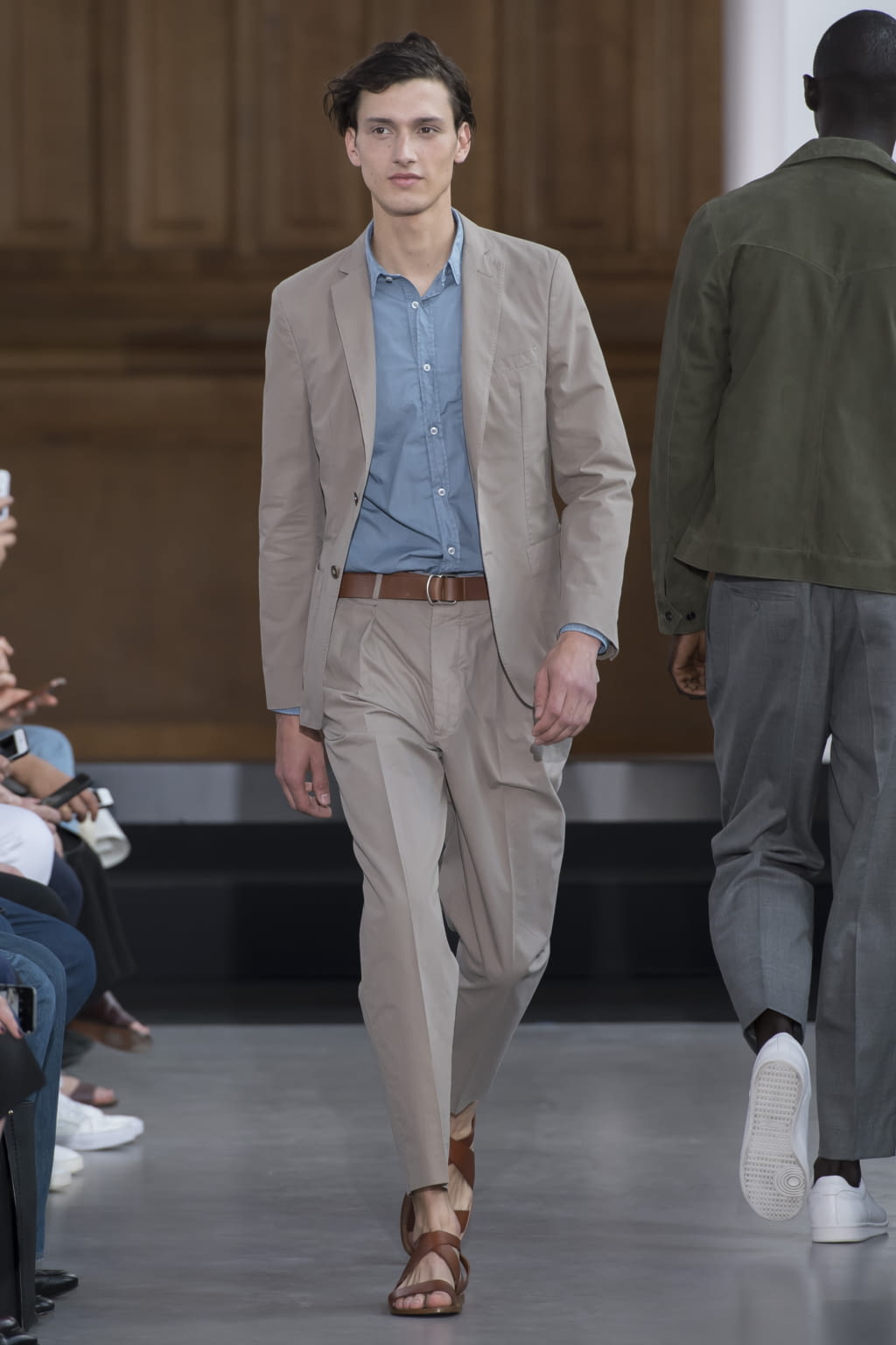 Fashion Week Paris Spring/Summer 2017 look 30 from the Officine Générale collection 男装