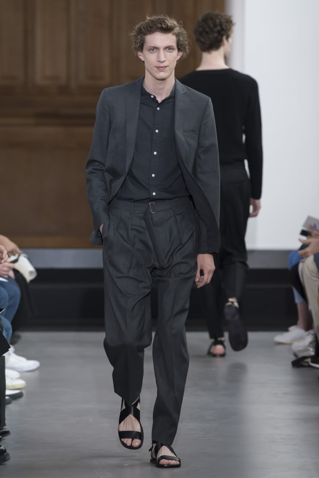 Fashion Week Paris Spring/Summer 2017 look 6 from the Officine Générale collection 男装
