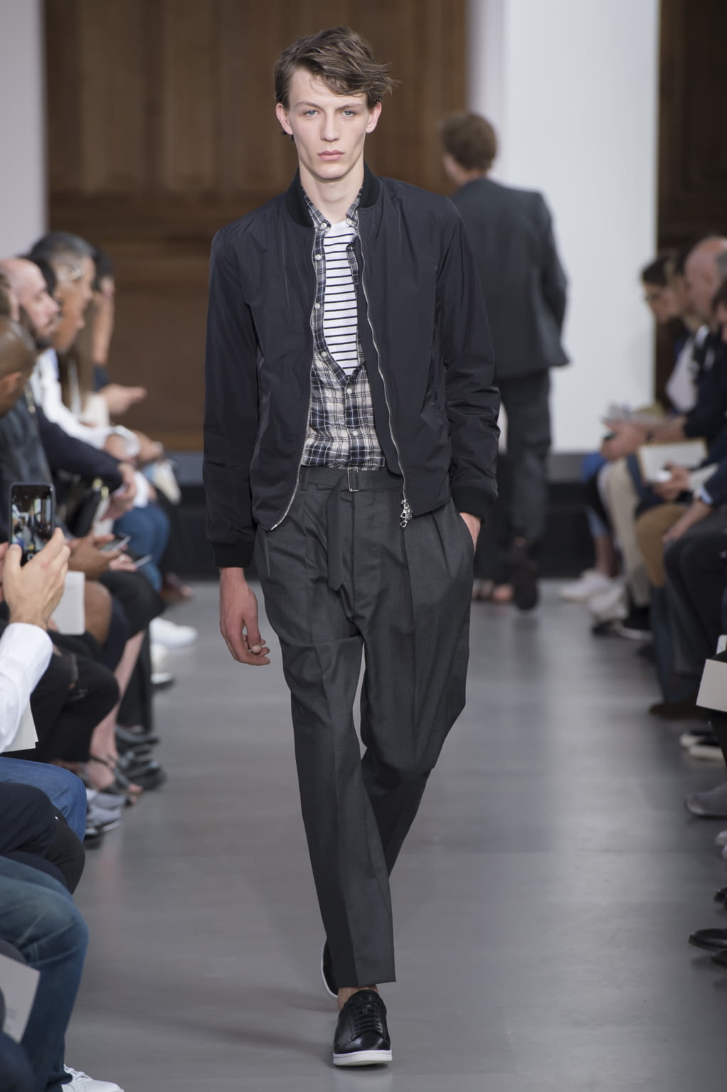 Fashion Week Paris Spring/Summer 2017 look 8 from the Officine Générale collection 男装
