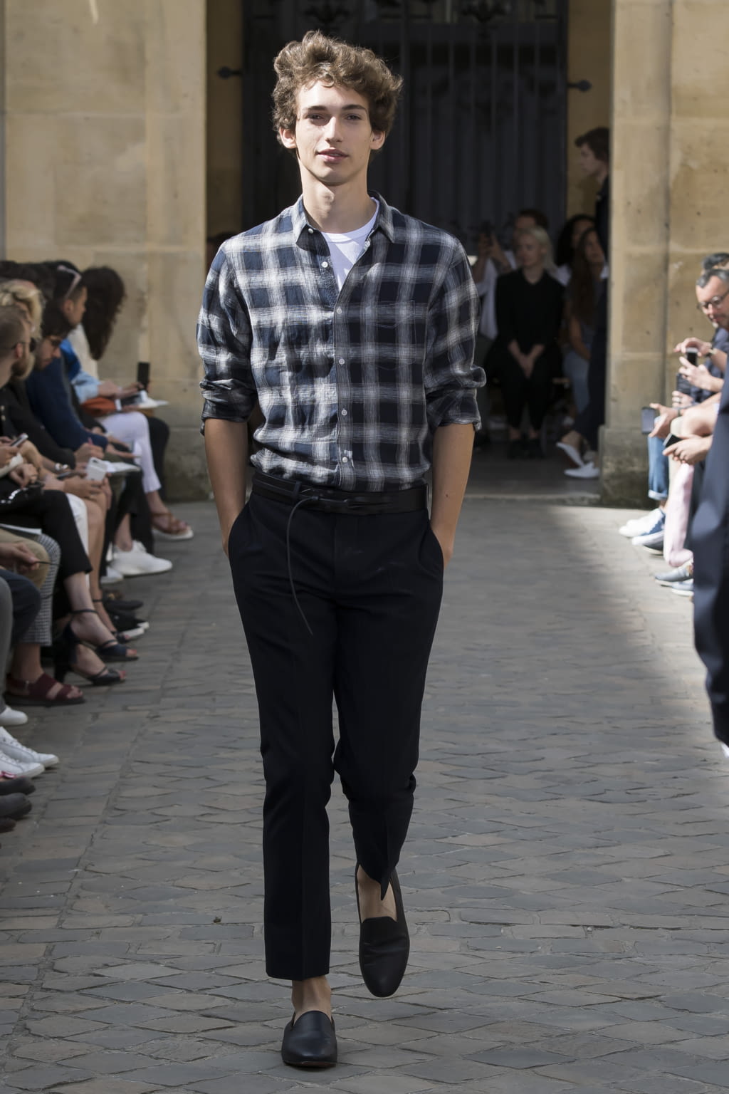 Fashion Week Paris Spring/Summer 2018 look 11 from the Officine Générale collection 男装