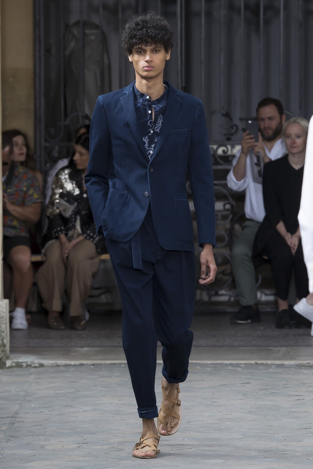 Fashion Week Paris Spring/Summer 2018 look 19 from the Officine Générale collection 男装