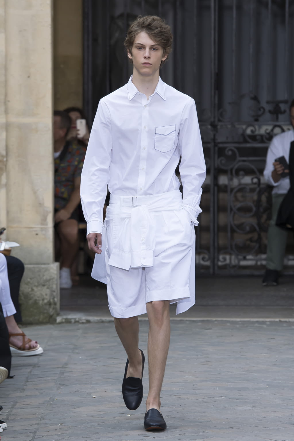 Fashion Week Paris Spring/Summer 2018 look 3 from the Officine Générale collection 男装