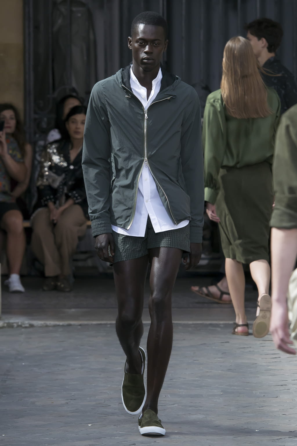 Fashion Week Paris Spring/Summer 2018 look 34 from the Officine Générale collection menswear