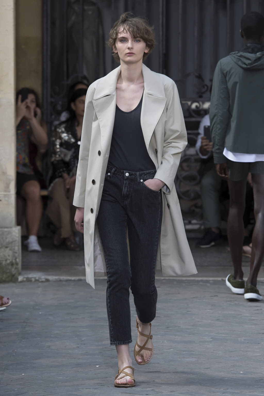 Fashion Week Paris Spring/Summer 2018 look 36 from the Officine Générale collection 男装