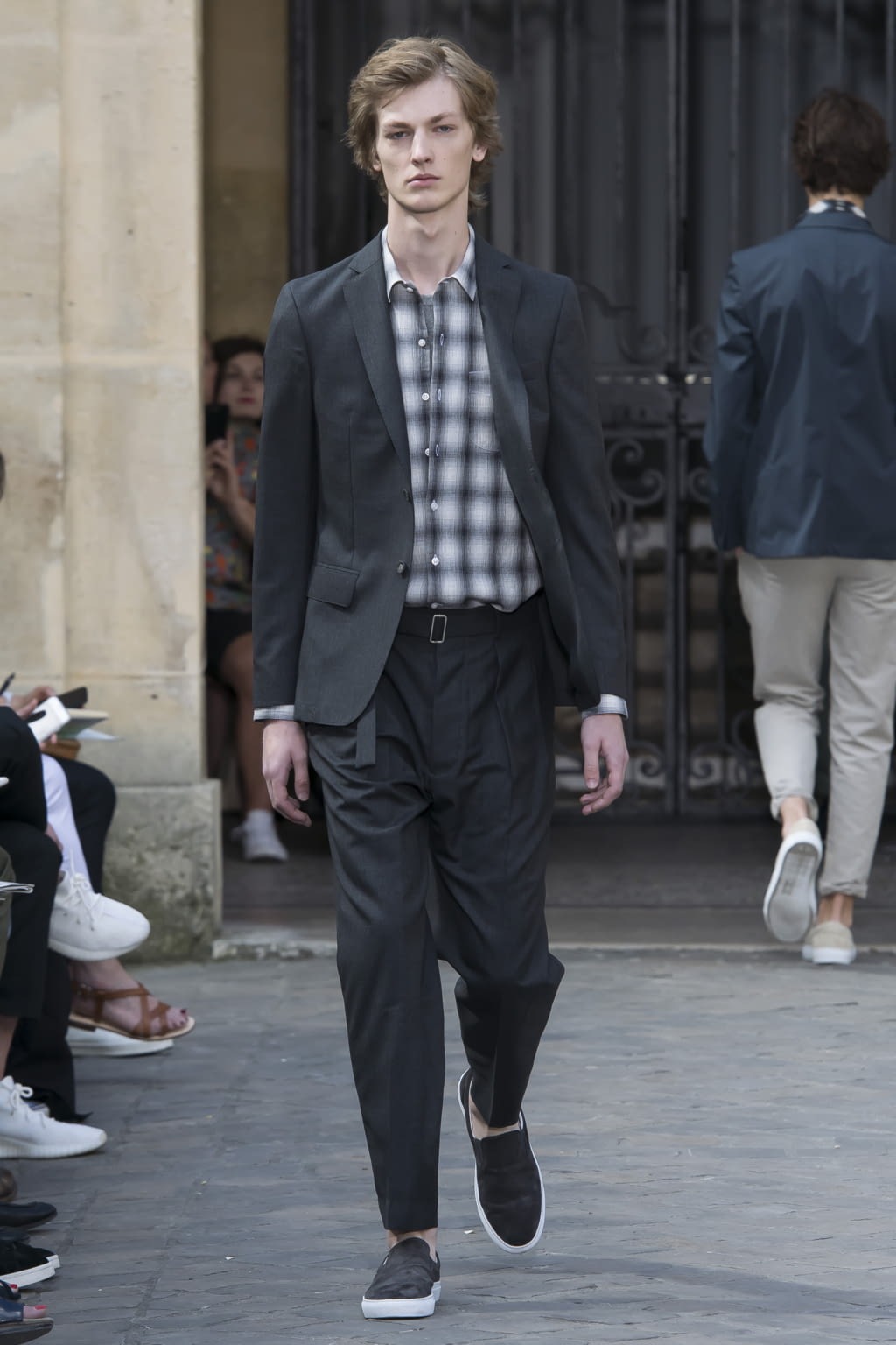 Fashion Week Paris Spring/Summer 2018 look 37 from the Officine Générale collection menswear