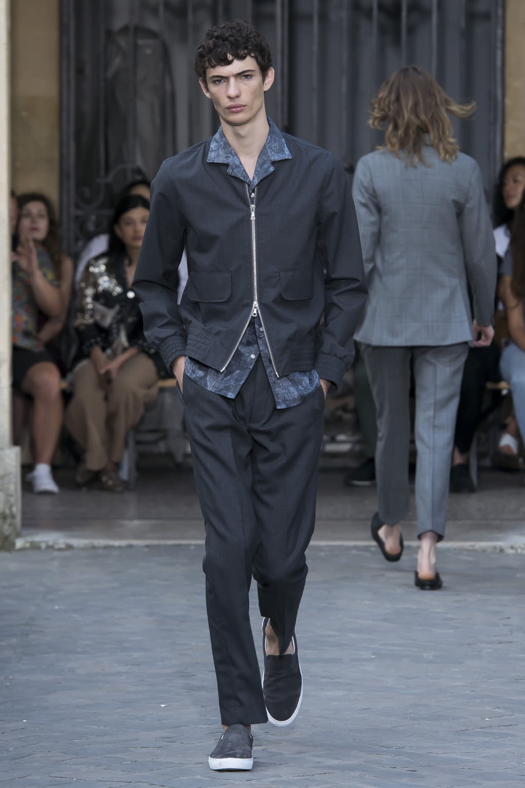 Fashion Week Paris Spring/Summer 2018 look 40 from the Officine Générale collection 男装