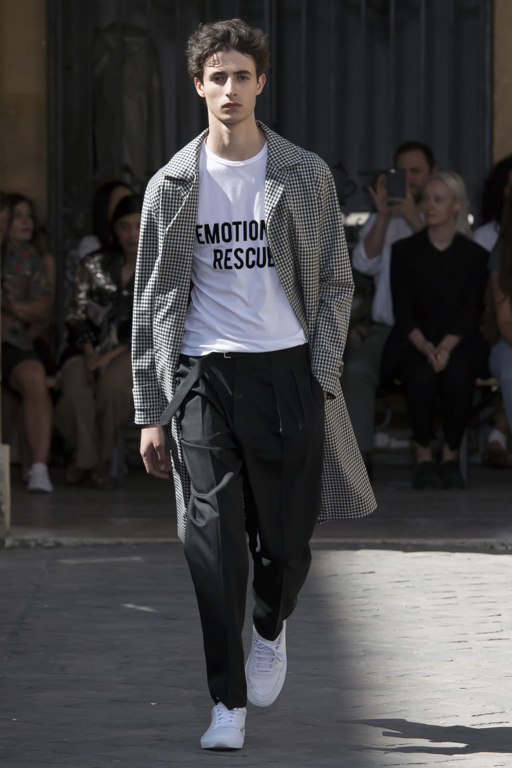 Fashion Week Paris Spring/Summer 2018 look 47 from the Officine Générale collection menswear