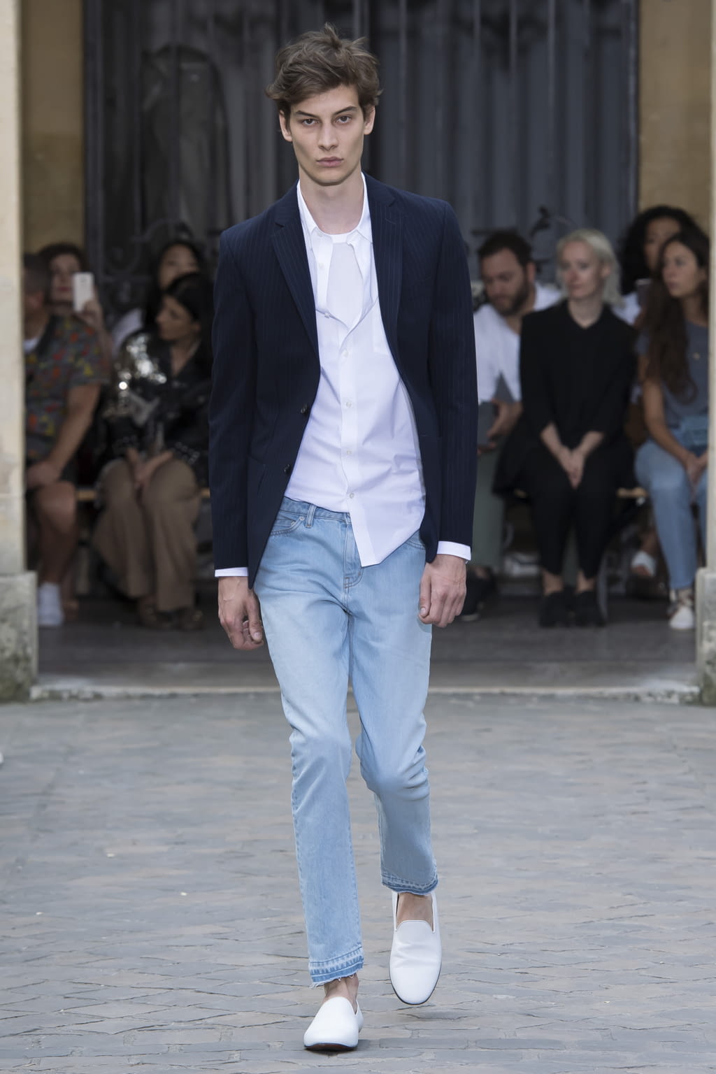 Fashion Week Paris Spring/Summer 2018 look 5 from the Officine Générale collection 男装