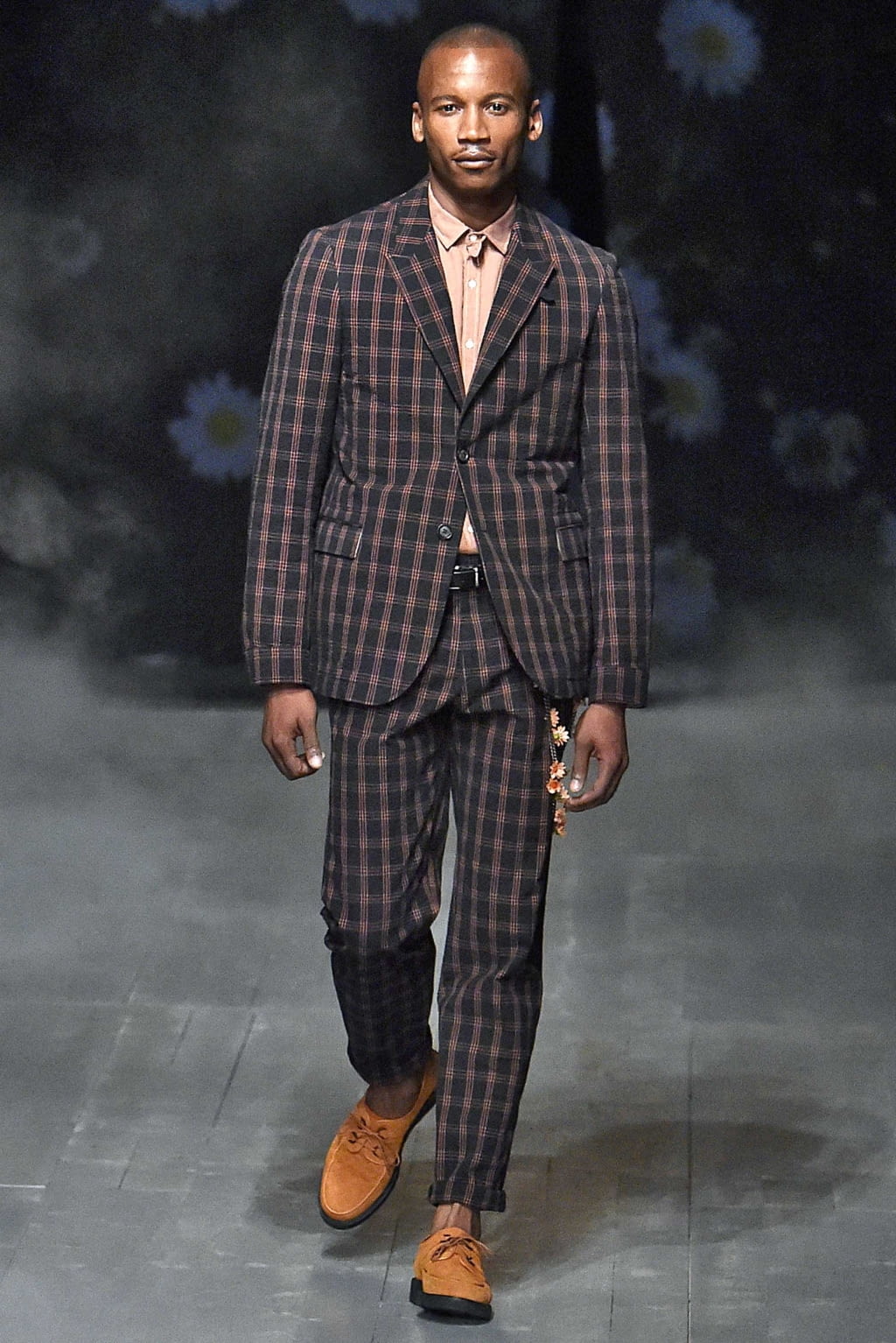 Fashion Week London Spring/Summer 2019 look 1 from the Oliver Spencer collection menswear