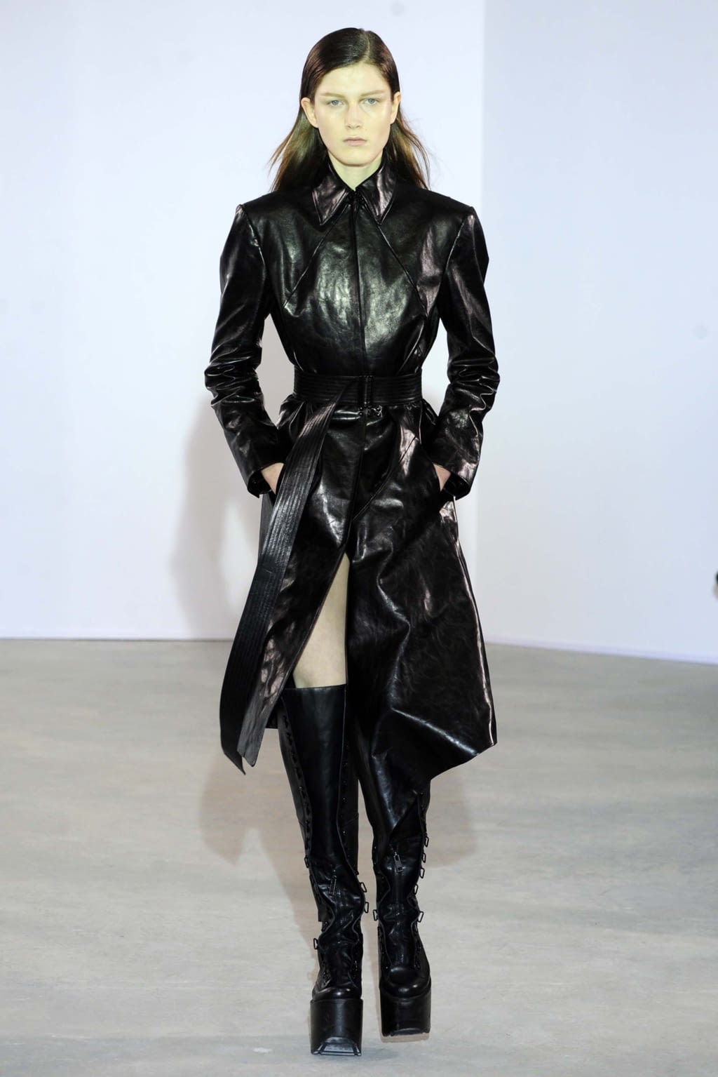 Fashion Week Paris Fall/Winter 2018 look 2 from the Olivier Theyskens collection womenswear