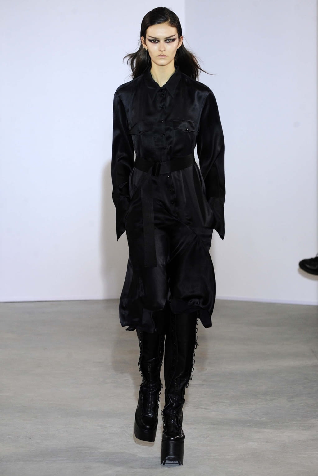 Fashion Week Paris Fall/Winter 2018 look 4 from the Olivier Theyskens collection womenswear