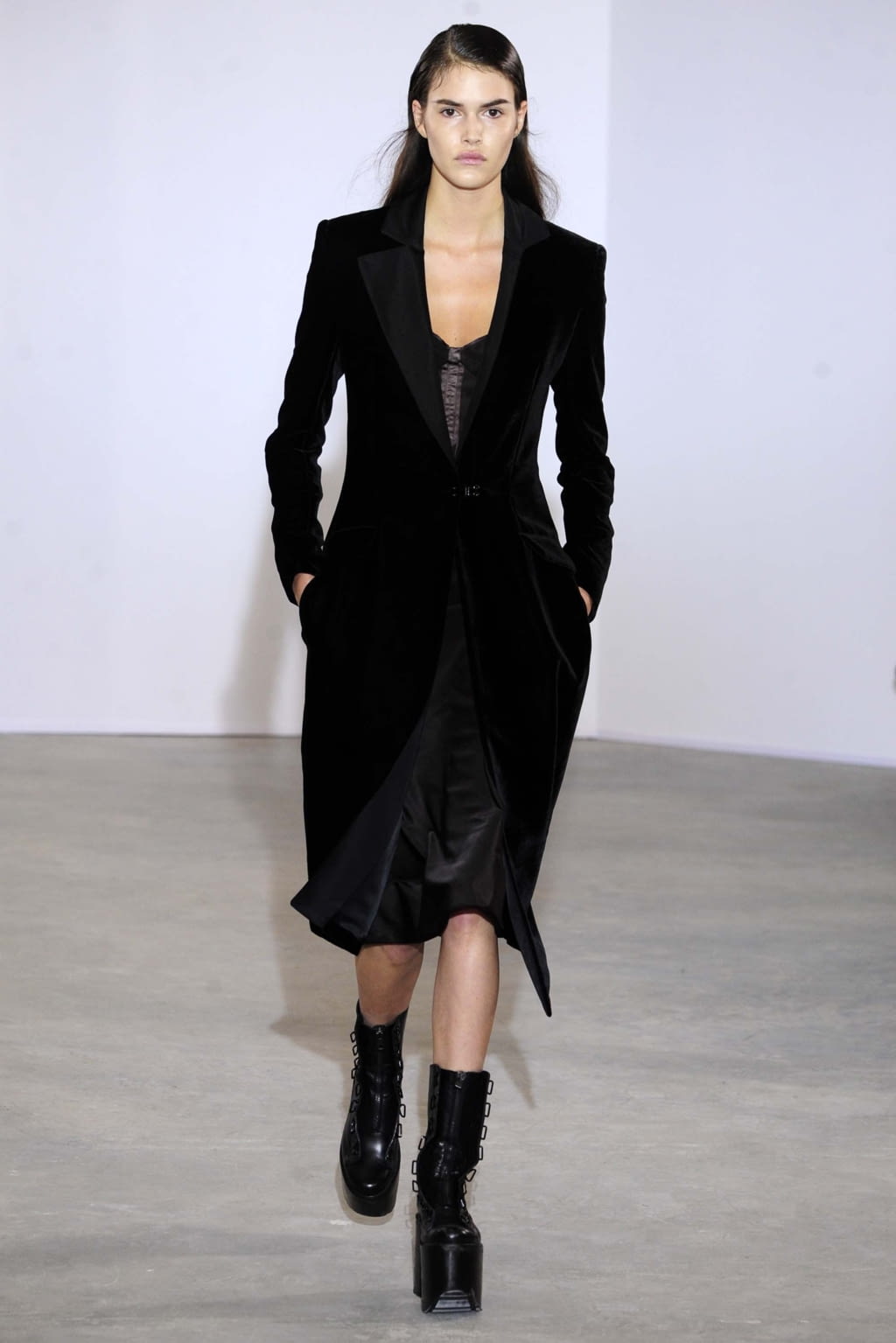 Fashion Week Paris Fall/Winter 2018 look 8 from the Olivier Theyskens collection 女装