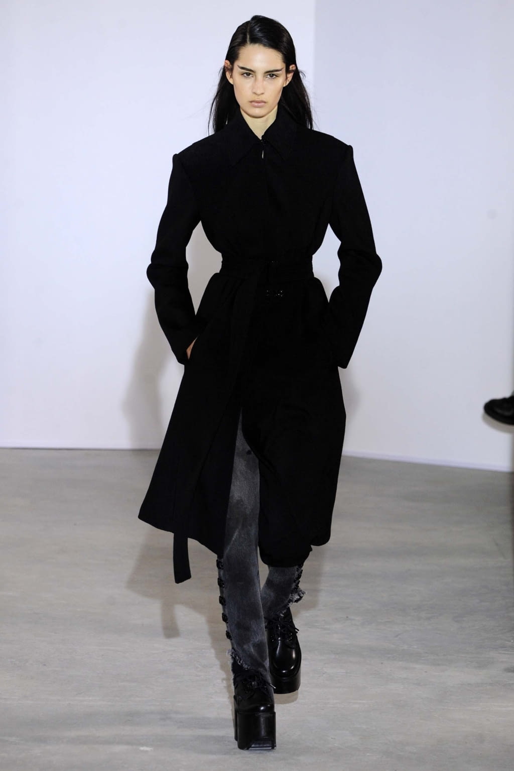 Fashion Week Paris Fall/Winter 2018 look 11 from the Olivier Theyskens collection womenswear