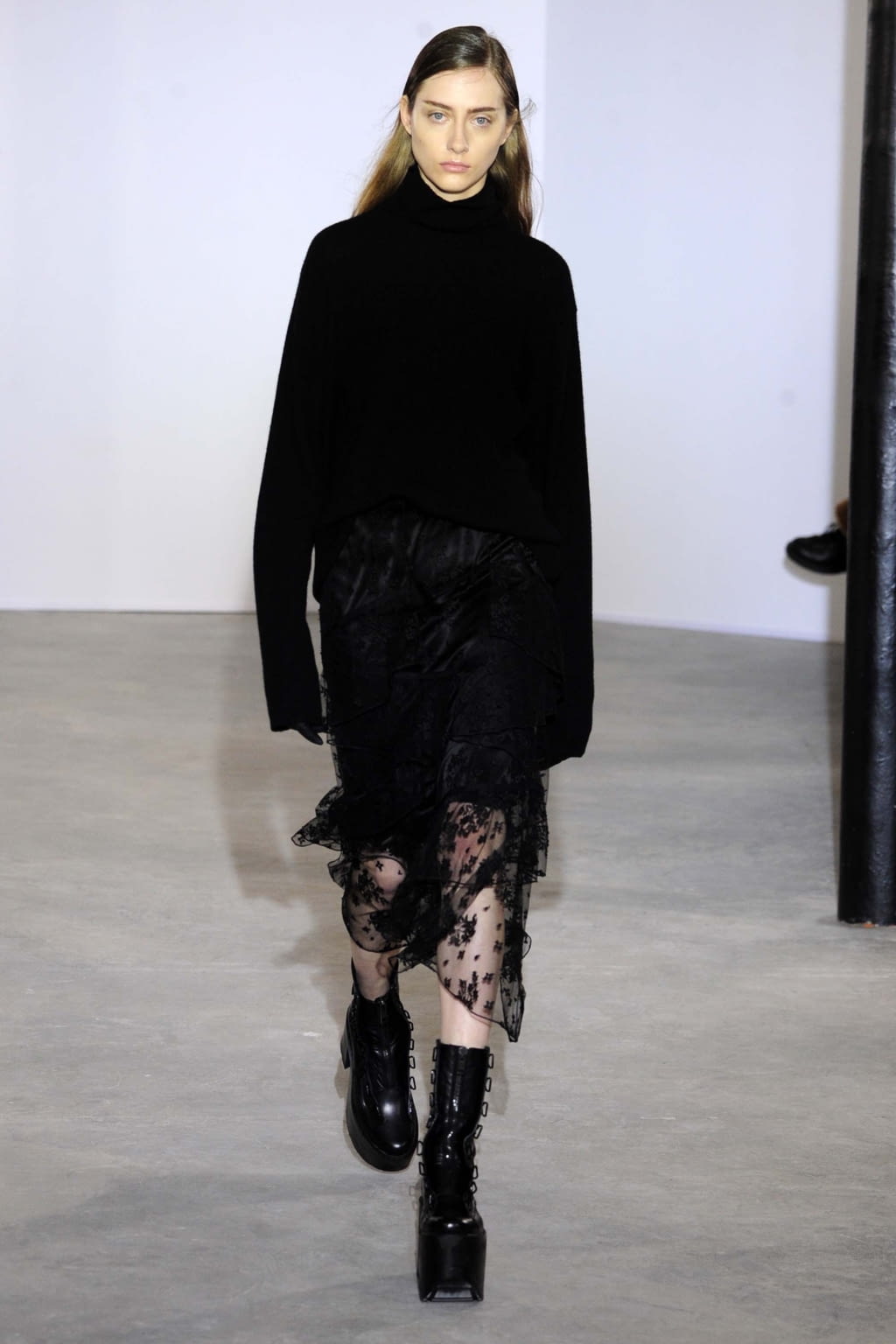 Fashion Week Paris Fall/Winter 2018 look 13 from the Olivier Theyskens collection womenswear
