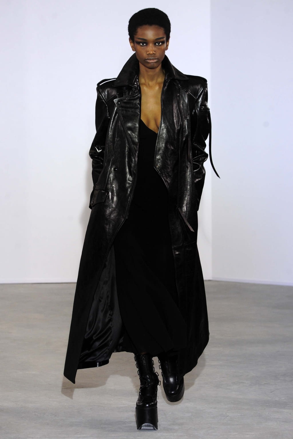Fashion Week Paris Fall/Winter 2018 look 18 from the Olivier Theyskens collection 女装