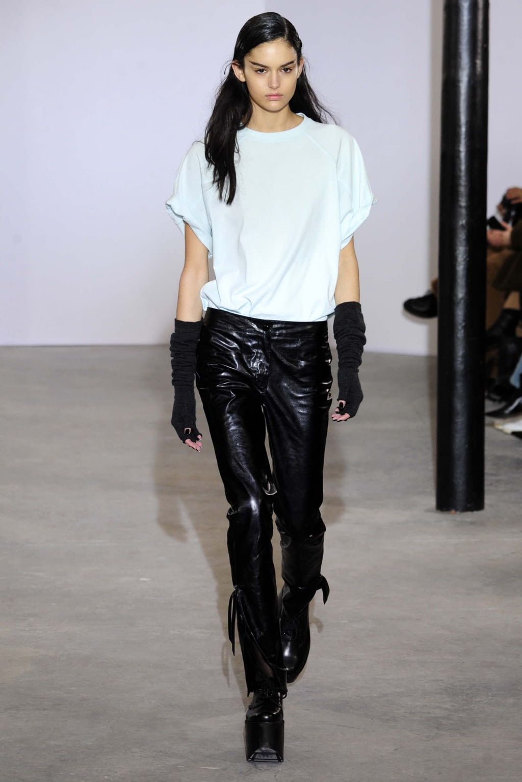 Fashion Week Paris Fall/Winter 2018 look 20 from the Olivier Theyskens collection womenswear