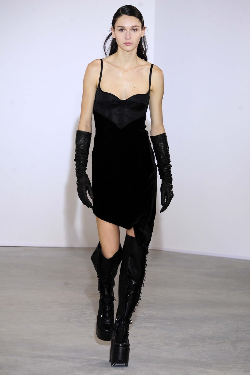 Fashion Week Paris Fall/Winter 2018 look 28 from the Olivier Theyskens collection womenswear