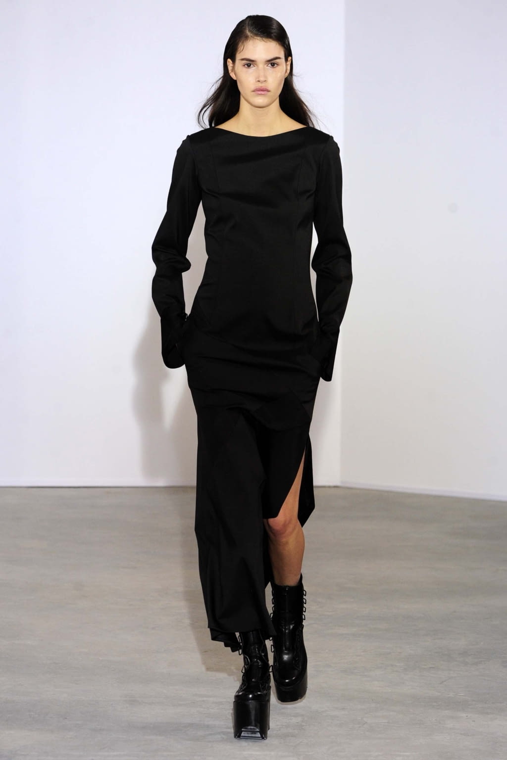 Fashion Week Paris Fall/Winter 2018 look 32 from the Olivier Theyskens collection 女装