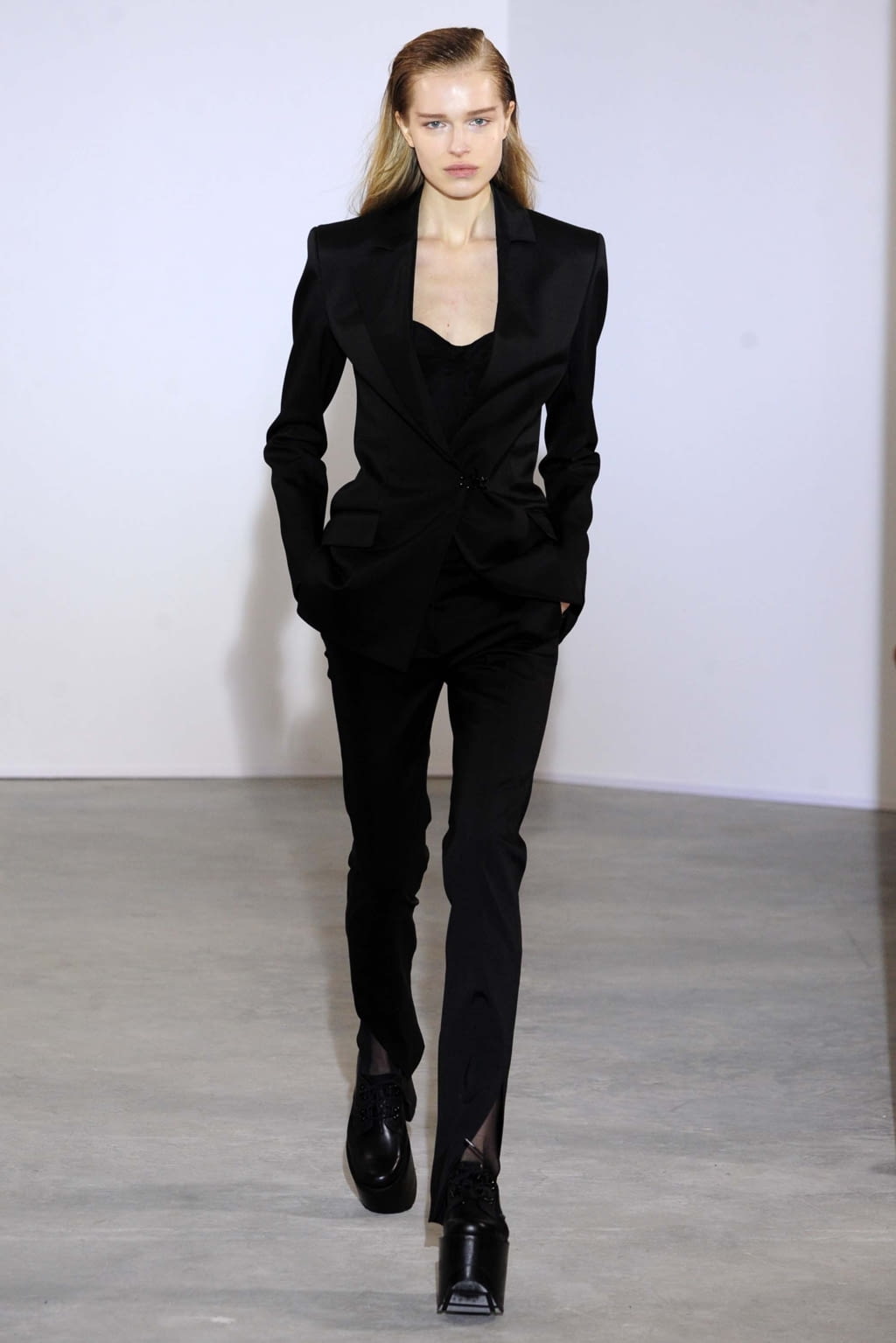 Fashion Week Paris Fall/Winter 2018 look 34 from the Olivier Theyskens collection 女装