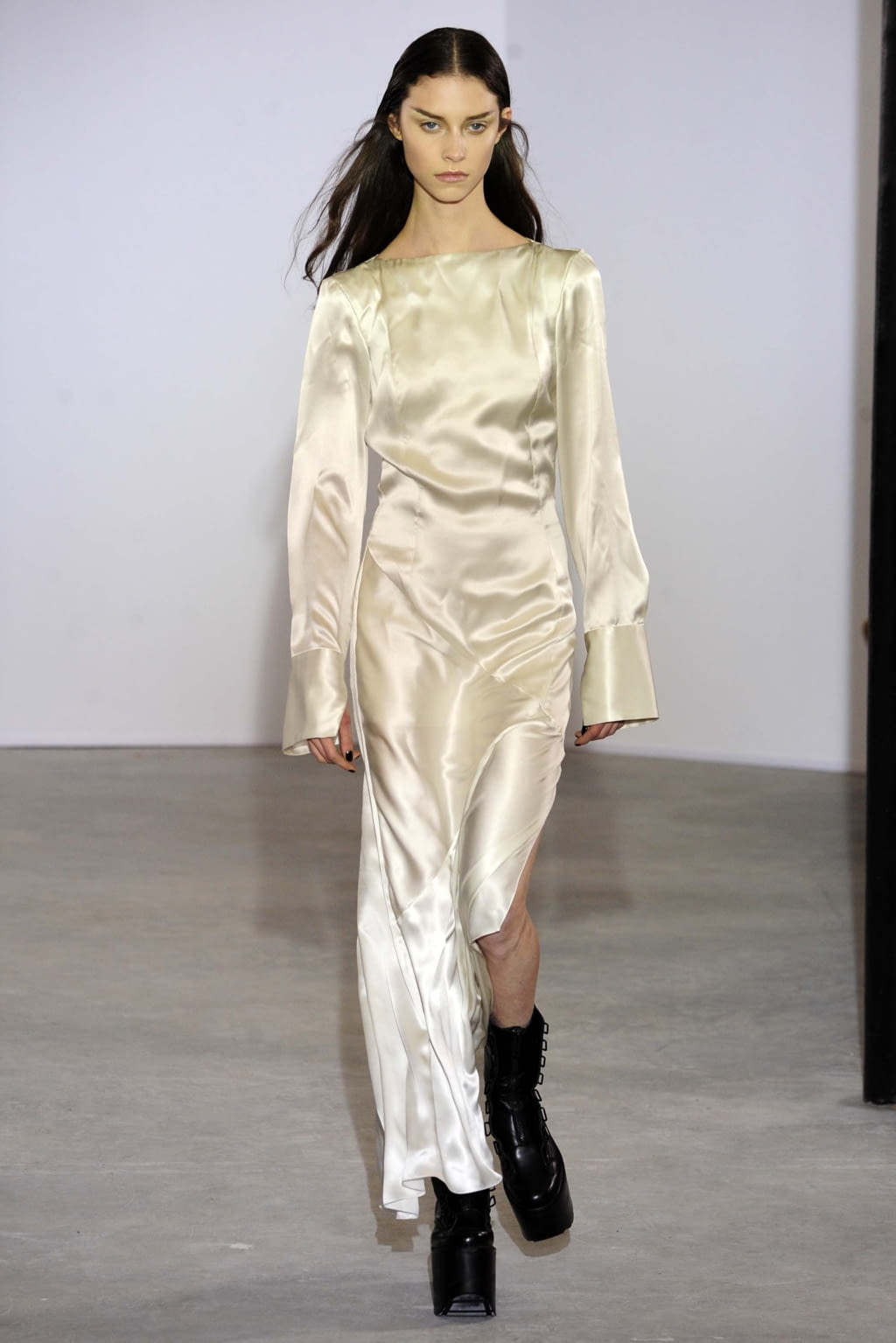 Fashion Week Paris Fall/Winter 2018 look 35 from the Olivier Theyskens collection 女装