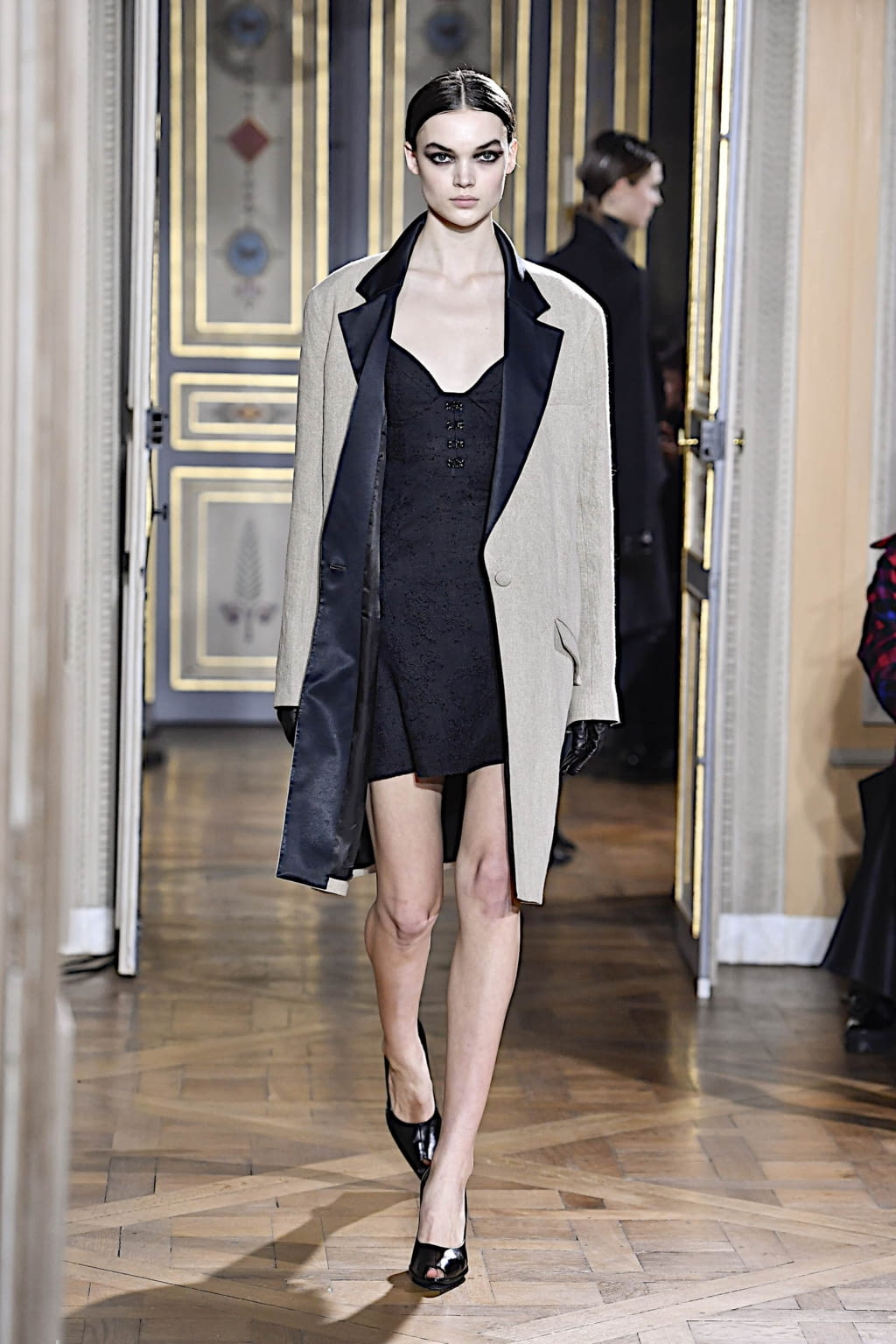 Fashion Week Paris Fall/Winter 2020 look 10 from the Olivier Theyskens collection 女装