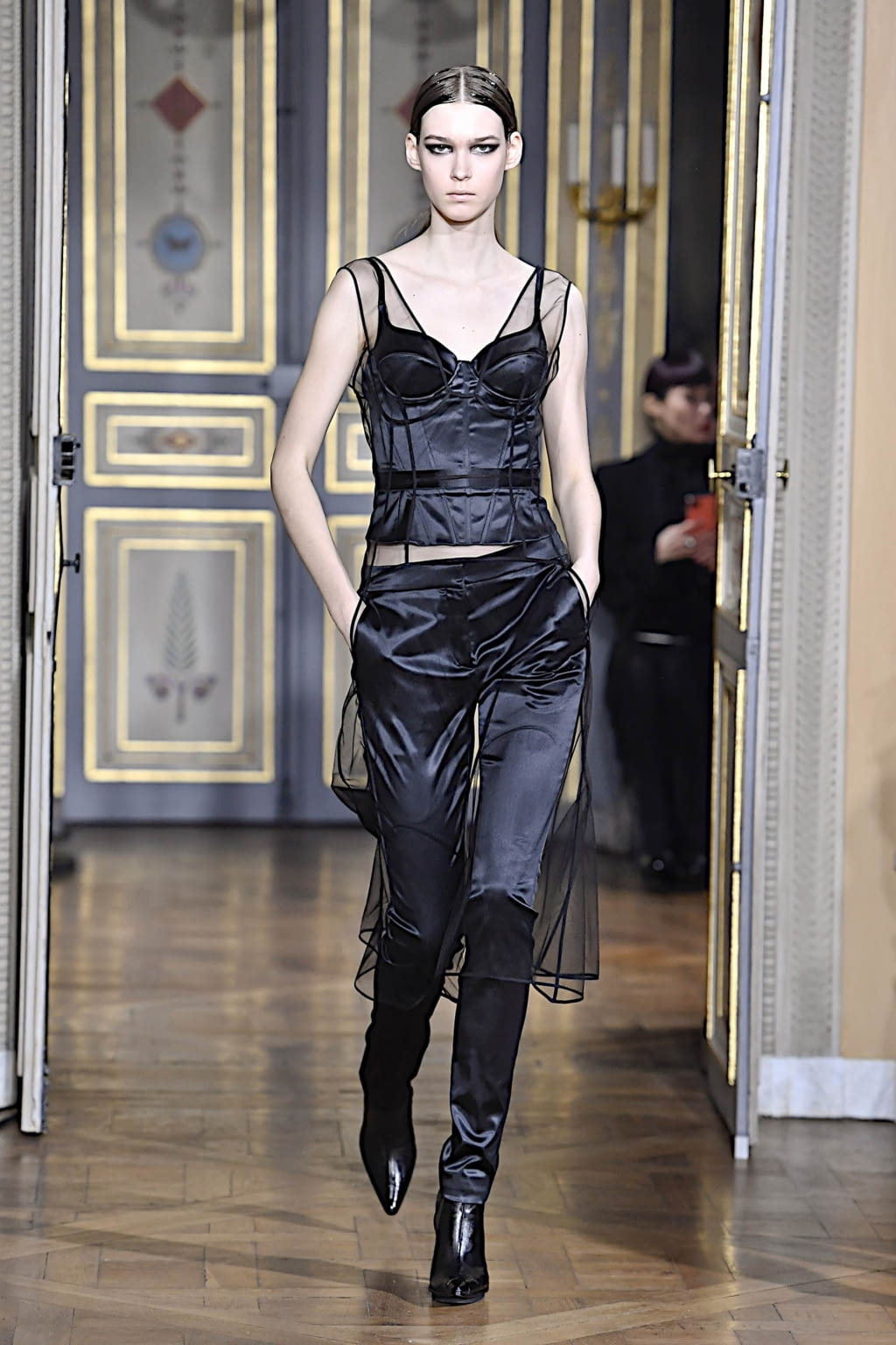 Fashion Week Paris Fall/Winter 2020 look 12 from the Olivier Theyskens collection 女装